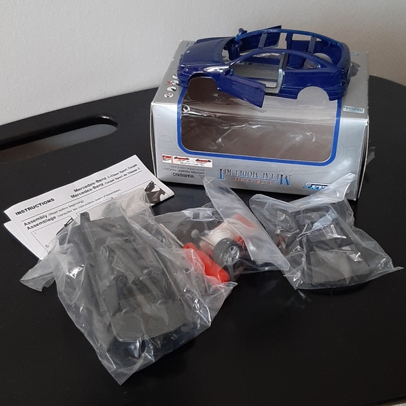 Welly Metal Model Kit - Mercedes Benz Sports Coupe - Picture 4 of 4